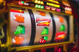 rtp rajabandot live casino table view with dealers and cards